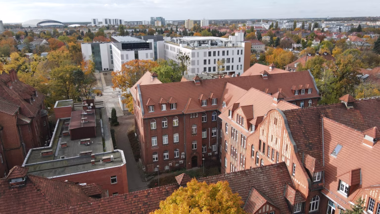 Zdjęcie z drona budynku Uniwersyteckiego Szpitala Klinicznego w Poznaniu przy ul Przybyszywskiego