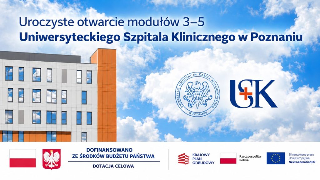 Grafika zapowiadająca uroczyste otwarcie modułów 3–5 Uniwersyteckiego Szpitala Klinicznego w Poznaniu. Po lewej stronie widoczna jest nowoczesna elewacja budynku na tle błękitnego nieba z chmurami, a po prawej logotypy Uniwersytetu Medycznego im. Karola Marcinkowskiego w Poznaniu i szpitala. W dolnej części znajdują się oznaczenia informujące o dofinansowaniu inwestycji ze środków budżetu państwa oraz o wsparciu w ramach Krajowego Planu Odbudowy i finansowaniu przez Unię Europejską 